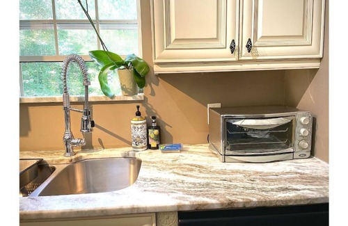 Mableton House | 3BR Ranch minutes to Battery Park & Mercedes arena