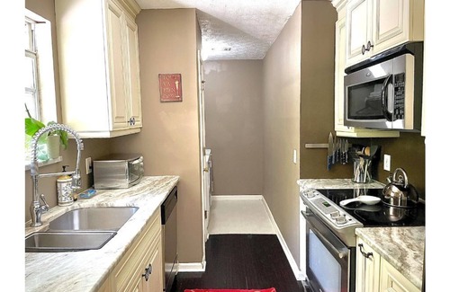 Mableton House | 3BR Ranch minutes to Battery Park & Mercedes arena