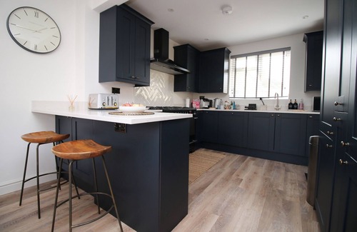 Newton St Loe House | 3BR Retreat | 10min to Bath | Garden + Parking