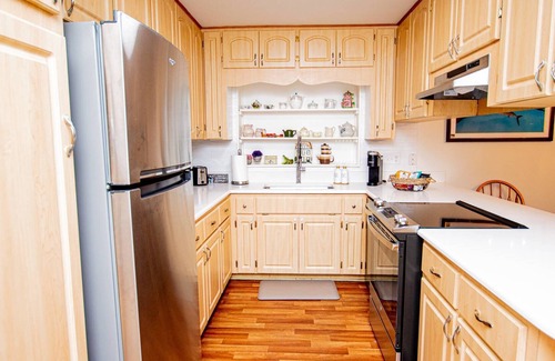 Dade City House | 3BR Retreat w/ Screened Porch, Near Saint Leo Uni, Pet-Friendly, Lake Jovita Golf Club Access