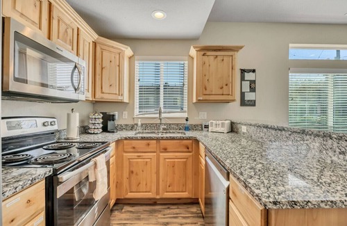 Layton House | 3BR with King Bed Near Hill AFB and Davis Conference Center