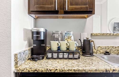 Southside Apartment | 3BR2BA - POOL - LOUNGE - COZY APARTMENT SAN ANTONIO