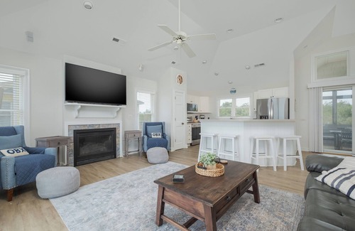 Ocean Sands House | 3min walk to beach! Dogs OK, Private Pool, Hot Tub