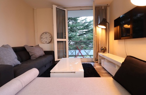 Longjumeau Apartment | 3P au Bord du L'yvette! Avec Terrasse, TV 4K et 2 Chambres Très Confortables