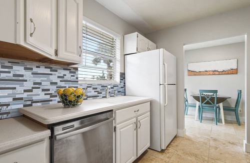 Ormond By The Sea Palt House | 3rd House from the Beach! ~ Family-Friendly Home ~ Just 2-Min Walk to the Ocean!