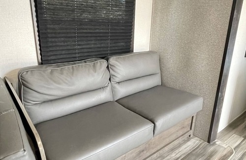 Moreno Valley House | 3RV/parking/Netflix/private/excellent location