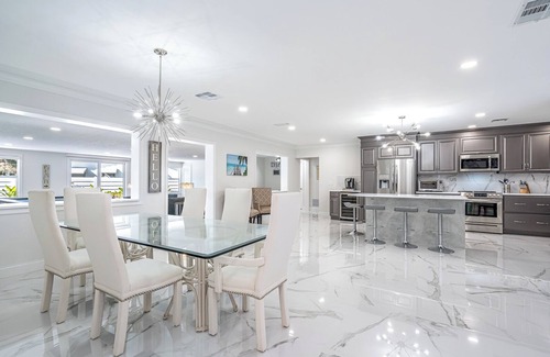 Lighthouse Point House | 4/3 for 10-Heated Pool-Pool Table-BBQ-Patio Dining