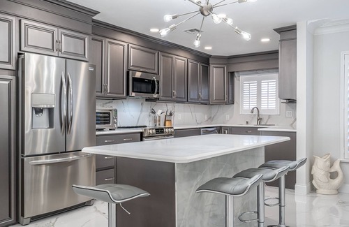 Lighthouse Point House | 4/3 for 10-Heated Pool-Pool Table-BBQ-Patio Dining