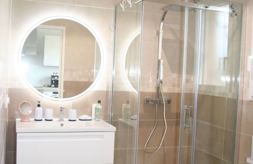Los Masos Apartment | 4* air-conditioned gîte with direct view of Canigou, VTC and cab on site, EV charger
