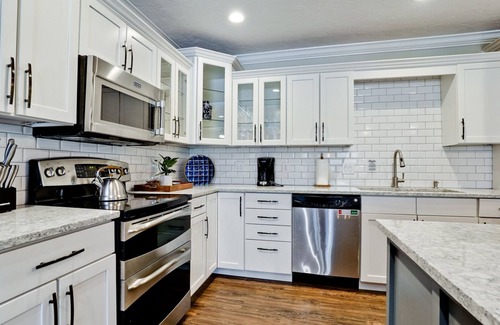 Palmetto House | 4 Bd w 3 King 4Ba 1.2acres htd salt pool private!