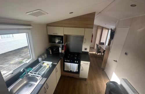 Clacton-on-Sea House | 4 Bed 10 Berth Caravan Seawick Holiday Park