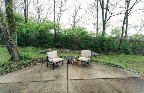 Whitebridge House | 4 bed/2 bath music themed cozy home