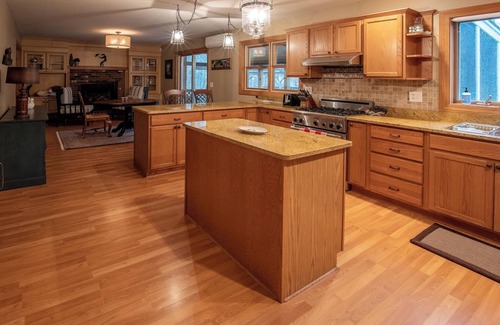 Manchester Center House | 4 Bed 3 bath Manchester VT home on large lot quiet cul de sac 2.5 car garage!