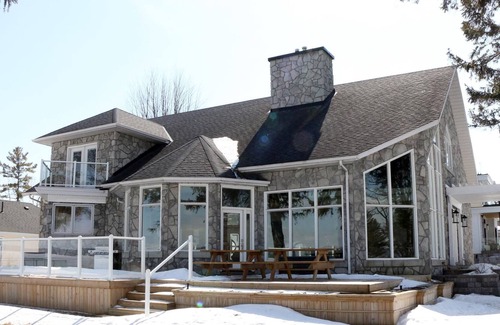 Barrie Cottage | 4 bed, 6 bath cottage on Lake Simcoe minutes from Barrie! In-ground pool!