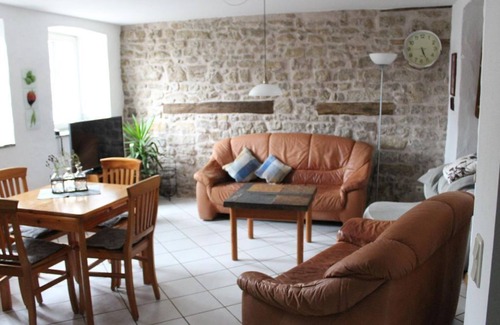 Halsdorf Other | 4-bed ground floor apartment - apartments farm Heck