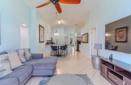 Lake Berkley House | 4-Bed Home | Near Disney | Private Pool