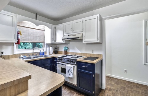 Byrdstown House | 4 Bed Home on Dale Hollow Lake, Steps from East Port Marina