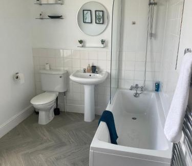 Portswood Apartment | 4 Bed house, 2 bath with large garden and free parking - Sleeps 8