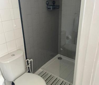 Portswood Apartment | 4 Bed house, 2 bath with large garden and free parking - Sleeps 8