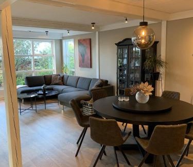 Breidholt House | 4 Bed House Sleeps 8 -Car Barbecue Balcony