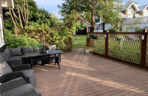 Breidholt House | 4 Bed House Sleeps 8 -Car Barbecue Balcony