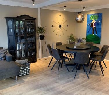 Breidholt House | 4 Bed House Sleeps 8 -Car Barbecue Balcony