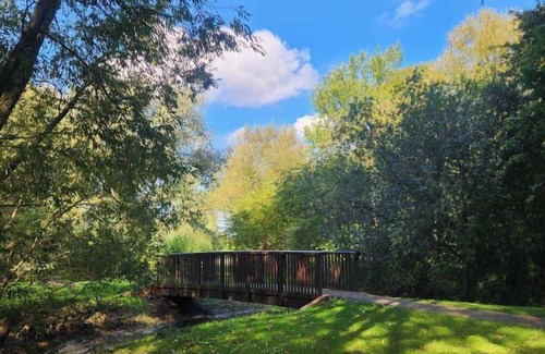 Buckingham House | 4 Bed House - Sleeps 8 - Parking - Garden - Wifi