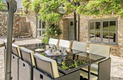 Axminster House | 4 Bed in Charmouth THEFA