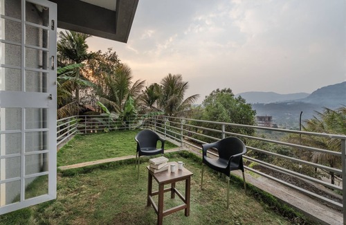 Paud Villa | 4 Bed Villa - Sleeps 8 - Private Pool - Mtn Views