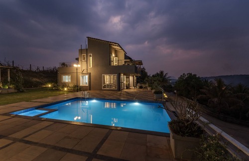 Paud Villa | 4 Bed Villa - Sleeps 8 - Private Pool - Mtn Views