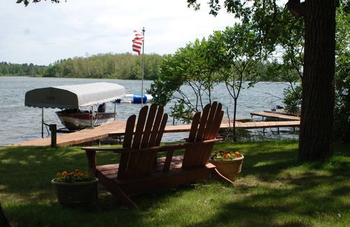 Nevis Cabin | 4 Bedroom 2BA Cabin on a Quiet Lake