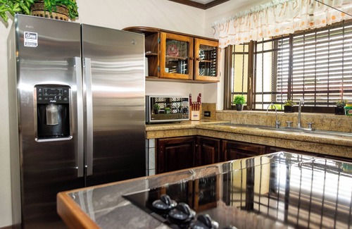 Barrio Pilo House | 4 Bedroom & 3 Bath Villa just 3 blocks from Downtown La Fortuna