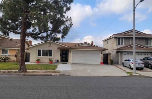 Harbor House | 4 Bedroom/3Full Bath/LAX/Carson/Long Beach/Torrance/Hawthorne/Los Angeles
