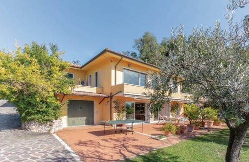 Carrara House | 4 bedroom accommodation in Carrara -MS-