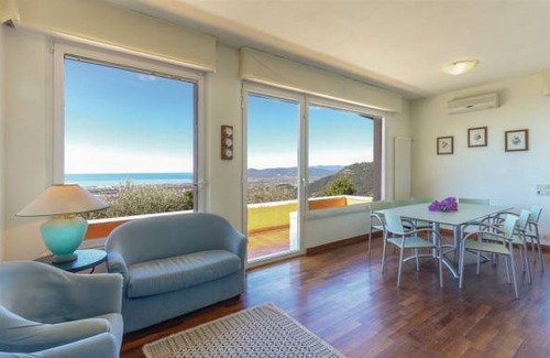Carrara House | 4 bedroom accommodation in Carrara -MS-