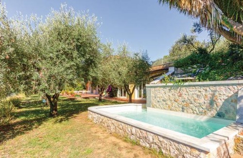 Carrara House | 4 bedroom accommodation in Carrara -MS-