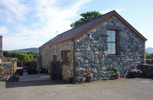Llandwrog Cottage | 4 bedroom accommodation in Llandwrog, near Caernarfon
