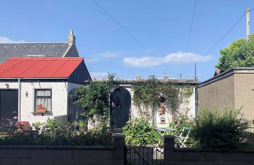 Central Aberdeen Cottage | 4 bedroom accommodation in Footdee, near Aberdeen