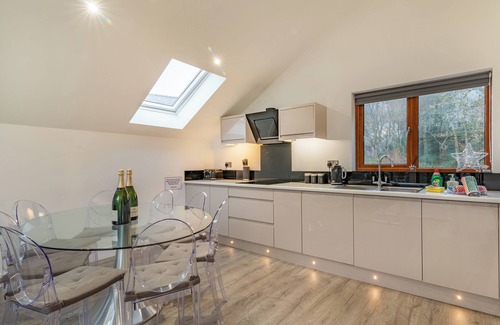 Rastrick Cottage | 4 bedroom accommodation in Elland