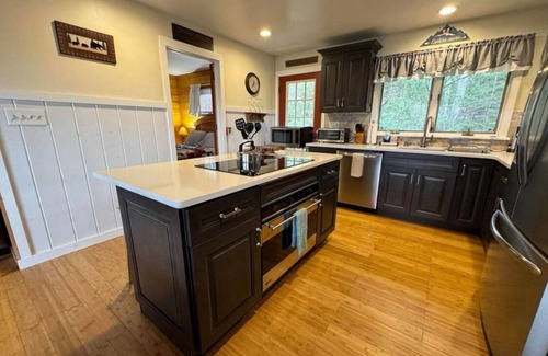 Wilmington Ski Chalet | 4-bedroom chalet with outdoor hot tub in lovely Wilmington with WiFi