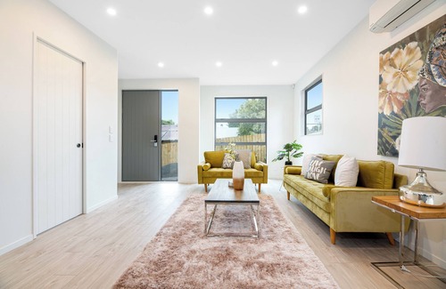 Royal Oak House | 4 Bedroom Holiday Home Epsom