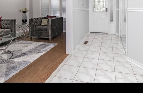 East Credit House | 4-bedroom Home, 4-minutes walk from outlet plaza