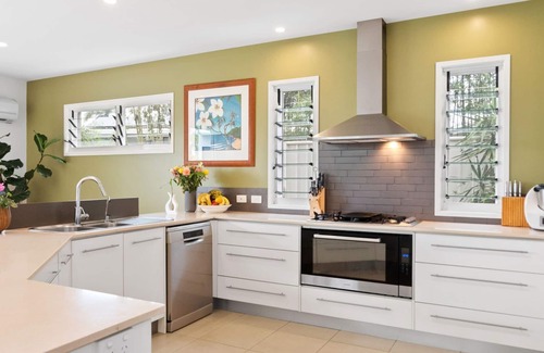 Buddina House | 4 bedroom home on the water