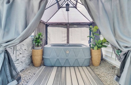 Norwich House | 4-bedroom house in Norwich with Hot tub and 13 minutes to Mohegan and Foxwoods