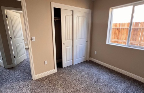 Pixley House | 4 bedroom house in Pixley with WiFi, AC. Book your stay now