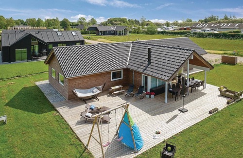 Saksild Strand House | 4 bedroom nice home in Odder