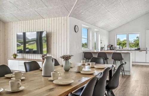 Skaven Strand House | 4 bedroom nice home in Tarm