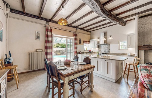 Escos House | 4 bedroom stunning home in Escos