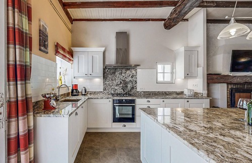 Escos House | 4 bedroom stunning home in Escos