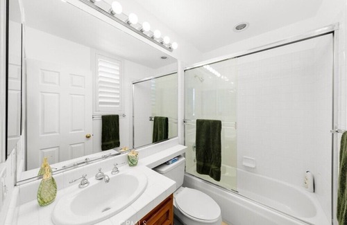 Anaheim Hills Villa | 4-bedroom villa in brilliant Anaheim with AC